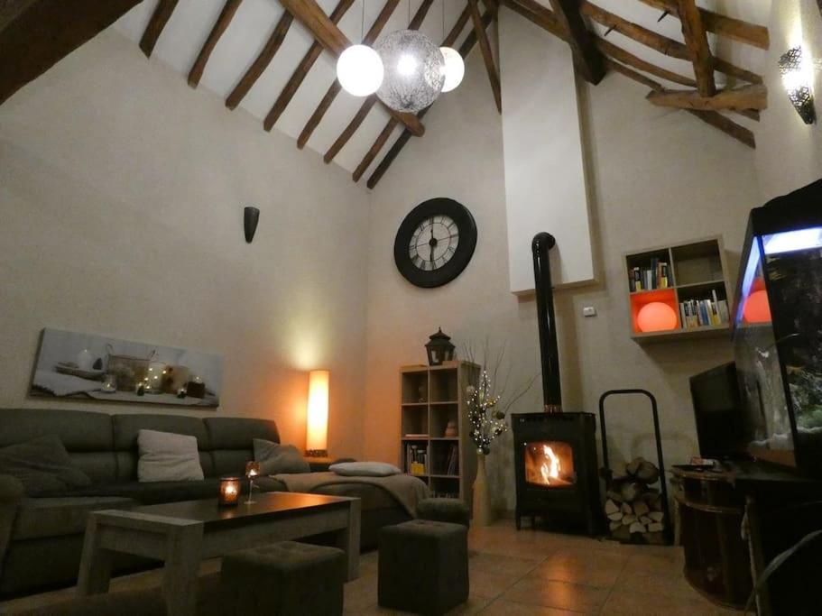 Maison De Charme Pres De Beauval Saint-Cyran-du-Jambot Kültér fotó